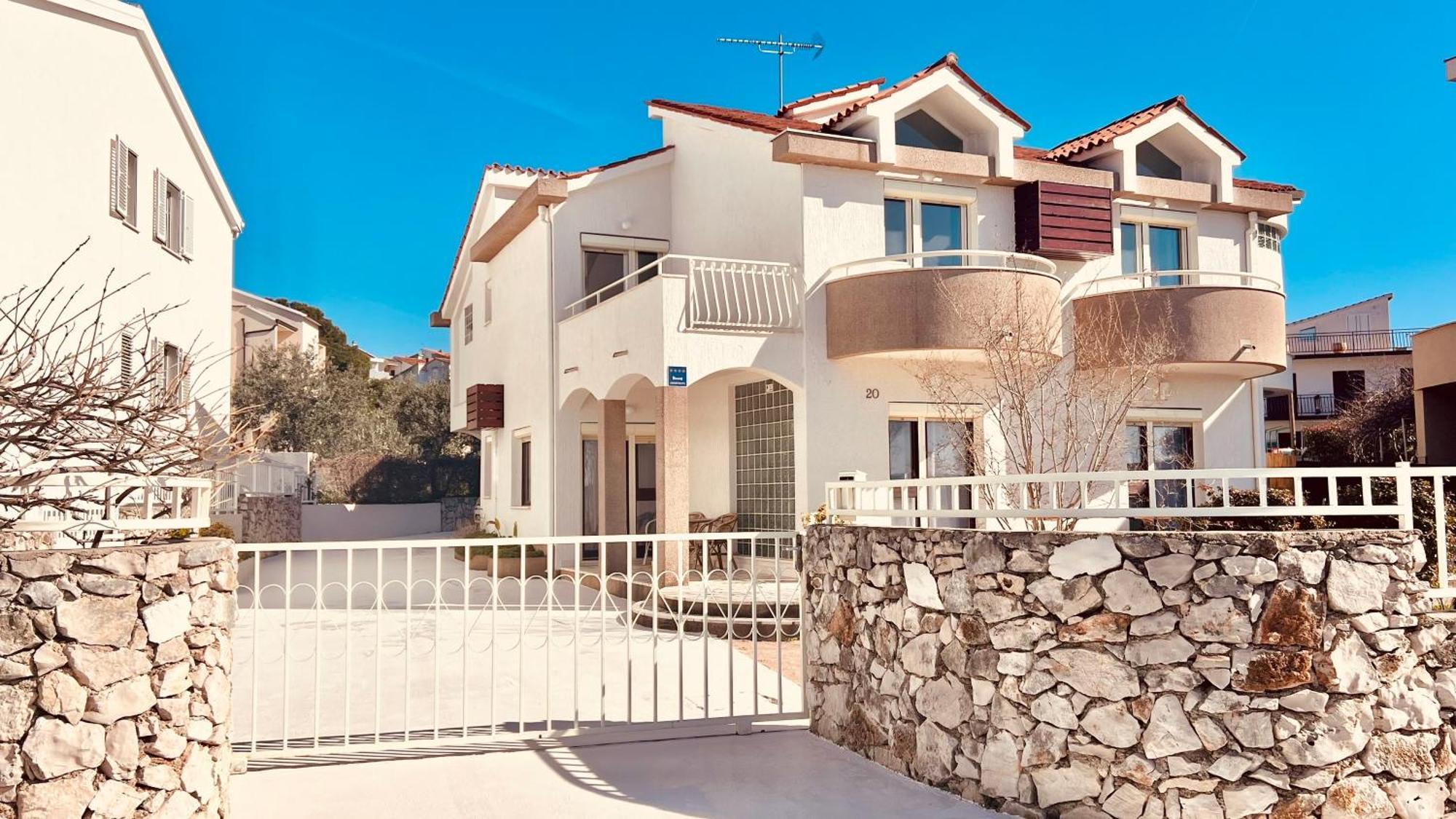 Luxury Beach Apartment W Sunset Sea Views Σίμπενικ Εξωτερικό φωτογραφία